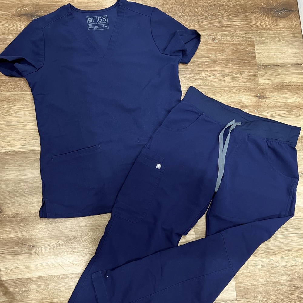 Figs scrub top XS and pants S